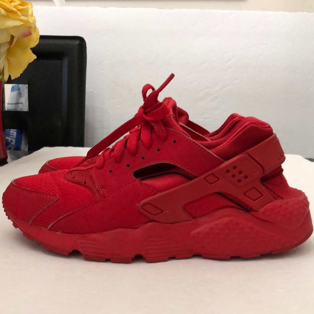 NIKE HUARACHE TRIPLE RED RUNNING SNEAKERS GS BOYS-GIRLS SIZE 6.5Y
